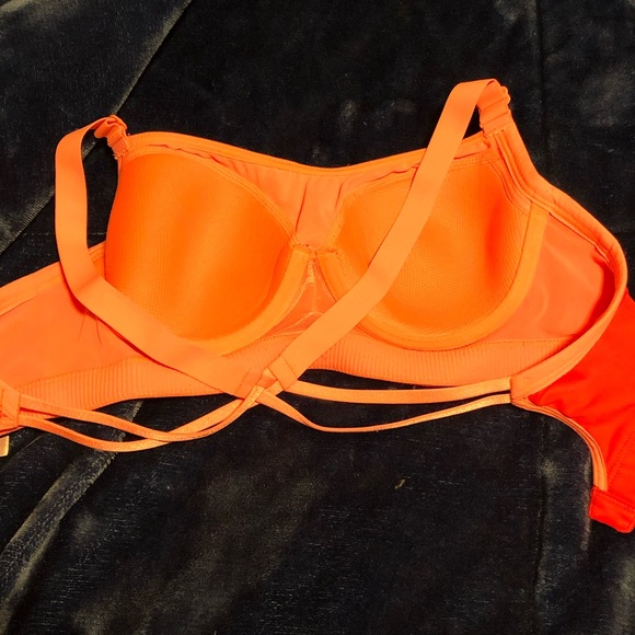 A Pop of Color! 32C VSX Padded Sports Bra - Picture 6 of 8